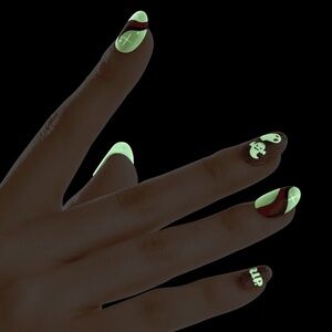 New Kiss Impress Design Glow in the Dark 30 Press on Nails First Rehearsal Short